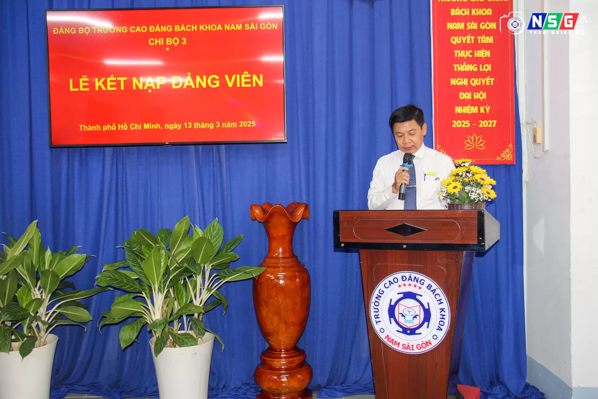 Lễ kết nạp đảng cho 02 GV Nguyễn Nhơn Hải (CK) và GV Phạm Nguyên Lâm (ITE) thuộc Chi bộ 3 và Chi bộ 4 năm 2025