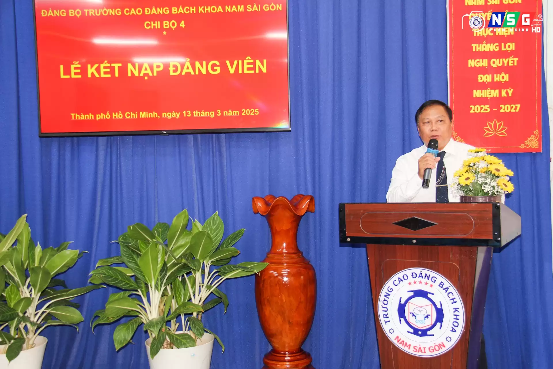 Lễ kết nạp đảng cho 02 GV Nguyễn Nhơn Hải (CK) và GV Phạm Nguyên Lâm (ITE) thuộc Chi bộ 3 và Chi bộ 4 năm 2025