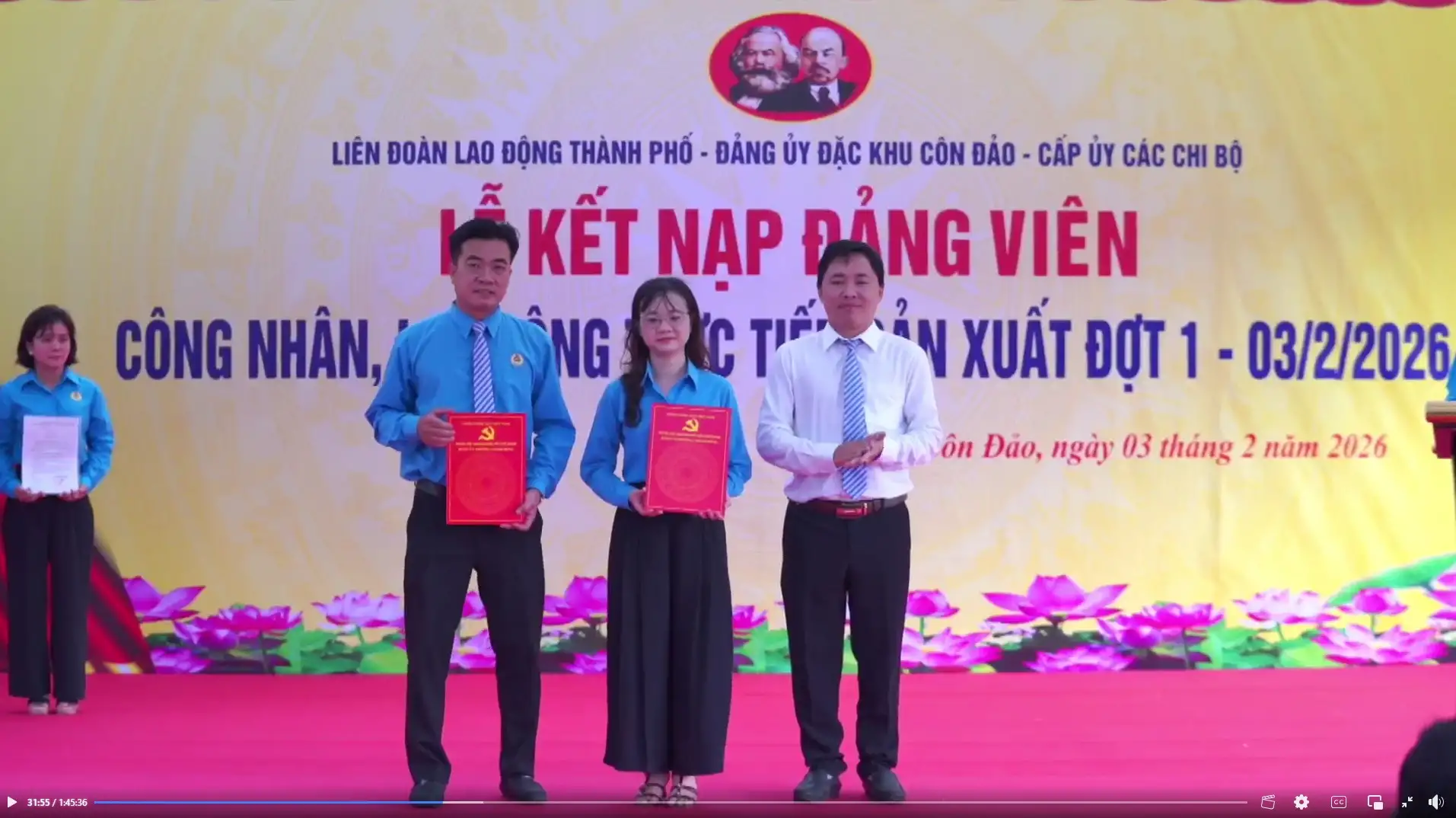 Lễ kết nạp Đảng viên mới tại Nghĩa trang Hàng Dương cho quần chúng Mai Anh Thy (CB1) và Lê Phương Thảo (CB5)